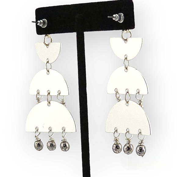 ✨ Gorgeous👑'Amina's Valor' Handmade Earrings - Picture 3 of 3